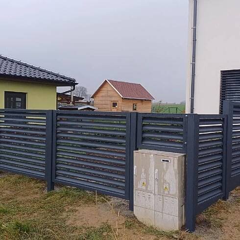 MARDES DESIGN | Posuvné brány, křídlové brány, branky a plotové dílce