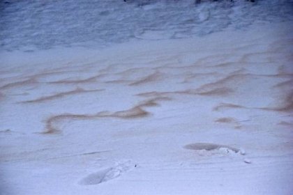 Dříve sněhobílé pláně na Žďársku zabarvil písek ze Sahary. Podívejte se