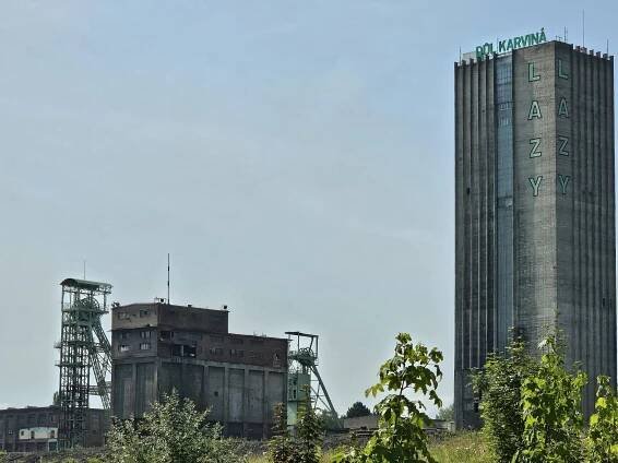Odstřel skipové věže dolu Lazy