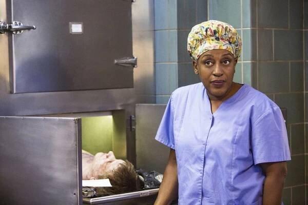 Námořní vyšetřovací služba: New Orleans - Šílenství za pět dolarů - Z filmu - CCH Pounder