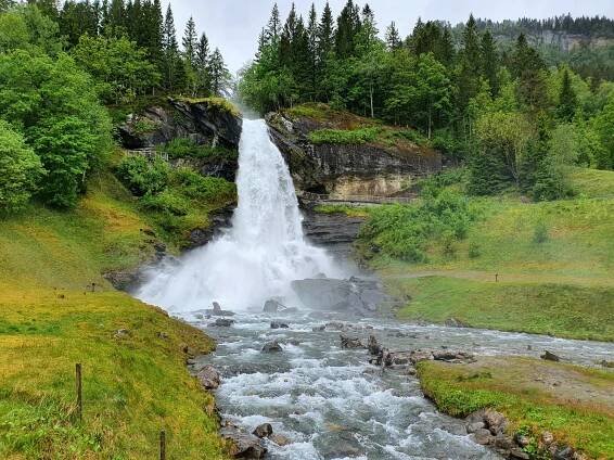 Steinsdalsfossen,Hardanger,norheimsund,øystese,hardangerfjord,hardangerfjorden,hardanger fjord hotel, sandven hotel, torefjell, sjusete,movatnet,mo, tørrvikbygd,samnanger,strandebarm,vesoldo,hardangerfjord adventure,nasjonal turistveg, riksvei 7, kvamskogen,kvam,furedalen,eikedalen, waterfall,fossefall,foss,barnevennlig.