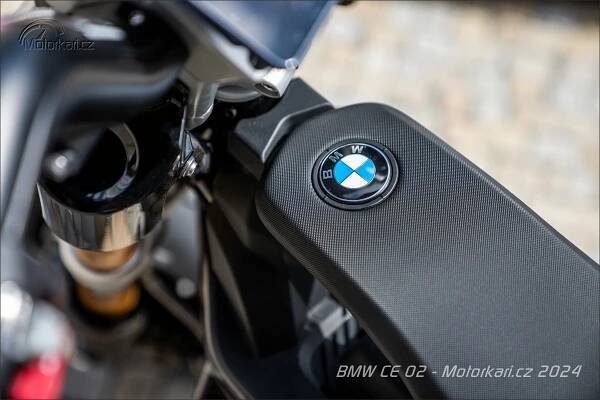 Fotogalerie BMW CE-02 je streetartový kříženec motorky a skateboardu | Motorkáři.cz