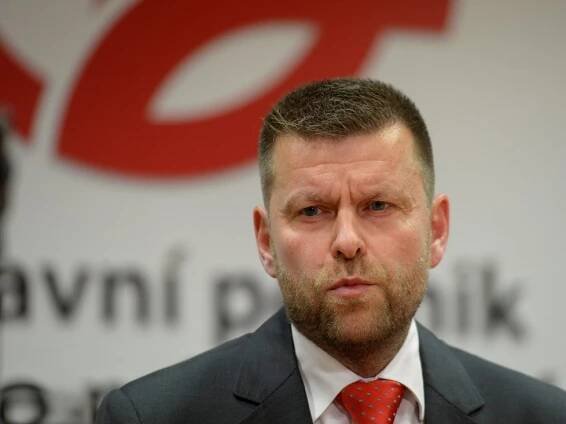 Smlouvy hlavounů z dopravního podniku. Obvinění odejdou s miliony!