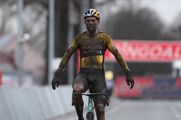 Van Aert versus Van der Poel. Další díl. Kdo bude počtvrté mistrem světa?