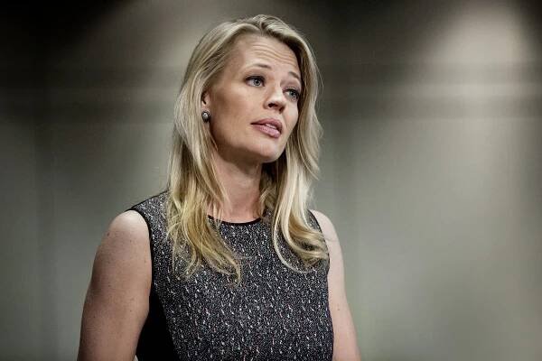 Closer: Nové případy - Něco za něco - Z filmu - Jeri Ryan