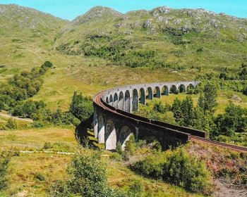 Glenfinnan Viaduct Viewpoint - How to See the Hogwarts Express in Scotland (2024)! 11