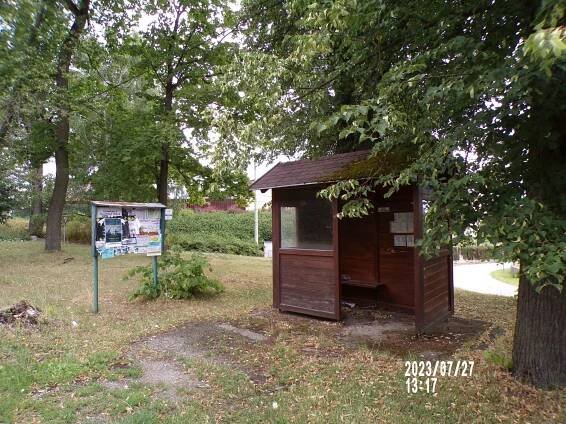 Fotografie - Zastávka autobusu Milovanice - Postupice - 27.07.2023