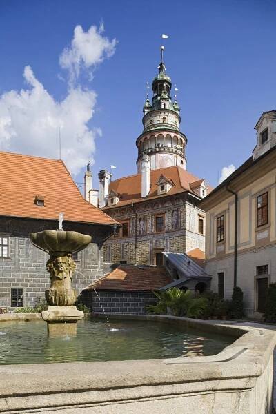 Český Krumlov sáhne řidičům hlouběji do kapsy: Vjezd do centra za stovku