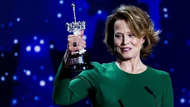 San Sebastian: Sigourney Weaver Accepts Donostia Award