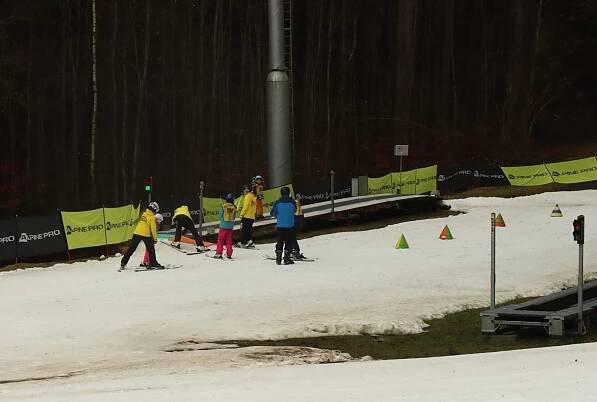 Lyžaři mohou využít skiareál v Mariánských Lázních, jediný v širokém okolí