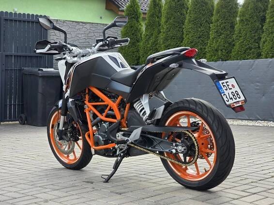 Na prodej KTM Duke 390, původ ČR, serviska, padací rámy, blastery