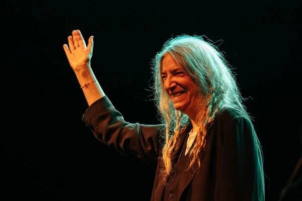Neobyčejně krásný koncert. Patti Smith četla poezii, vzpomněla na Deppa i Krále