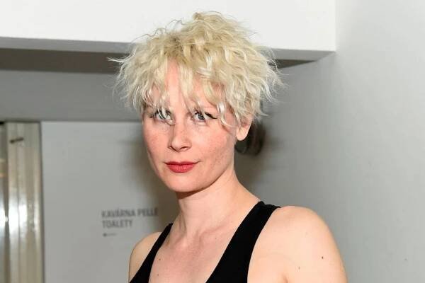 Ingrid se po sedmi letech vrací do seriálu Ulice:Sováková si nechá obě své práce
