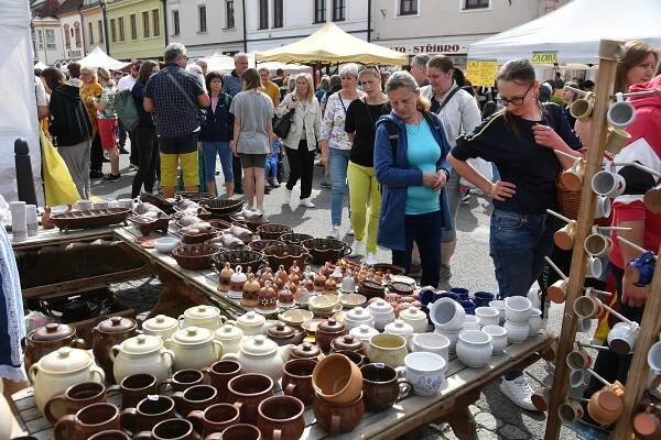 Beroun v sobotu praskal ve švech, hrnčířské trhy přilákaly tisíce návštěvníků