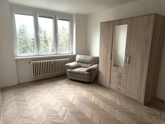 Pronájem bytu 2+1, celková pl. ca 50m2, v Liberci, Králův Háj, Školní 385, za 12.500,- Kč + spotřeby. - Firma, která nezklame