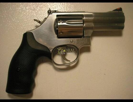 SMITH & WESSON M-686 PLUS 357 MAGNUM, 7 - SHOT REVOLVER. 3.0