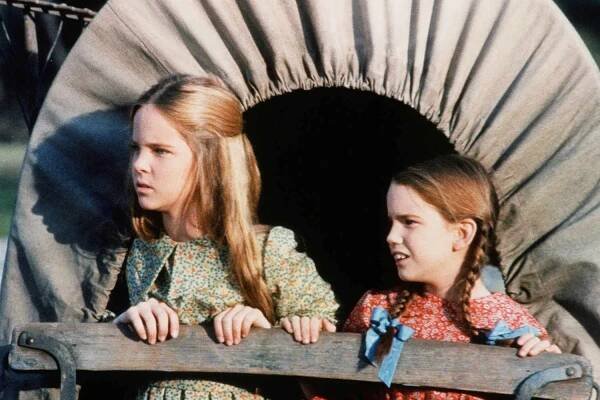 Melissa Sue Anderson and Melissa Gilbert as sisters Mary and Laura Ingalls on 'Little House on the Prairie'