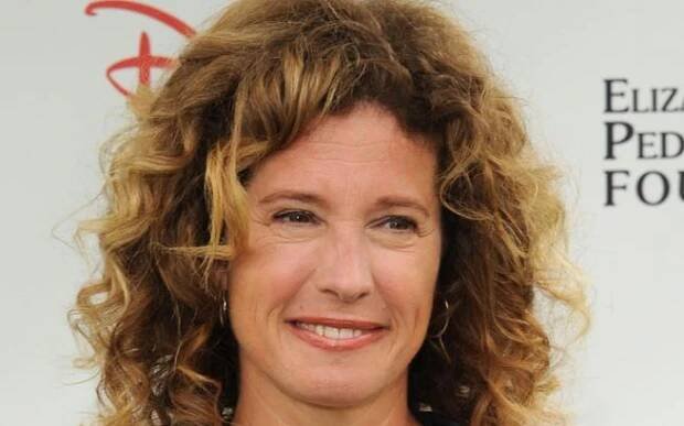 Nancy Travis