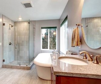 Krásná šedá nové moderní koupelny interiér. — Stock Fotografie © iriana88w #22434615
