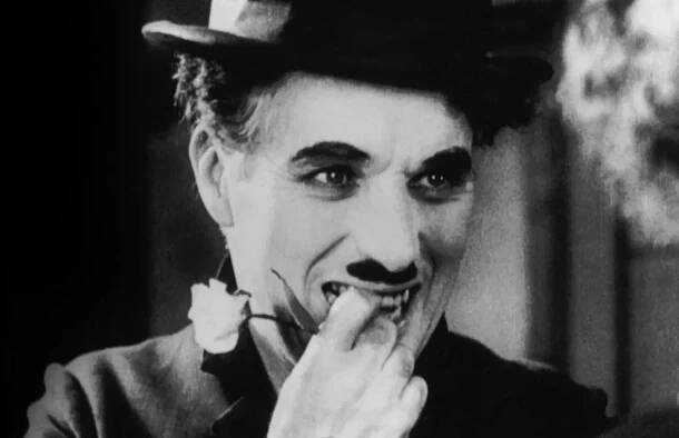 Tragikomedie před kamerou i za ní: Charlie Chaplin skončil před soudem kvůli obchodu s bílým masem
