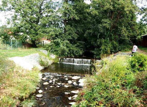 Soubor:Bělkovice-Lašťany, Trusovický potok.jpg – Wikipedie