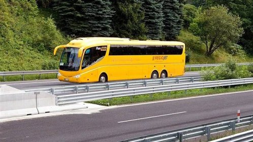 RegioJet omezil autobusy do Jihlavy, více sází na vlak z Prahy do Brna