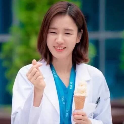 Ahn Eun Jin 21