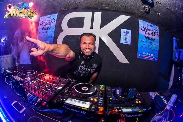 DJ ENRICO - STUDIO 54 PRAGUE .:. Galerie / Mácháč Club Tour 2017 - Bílý Kámen Doksy (5.8.2017)