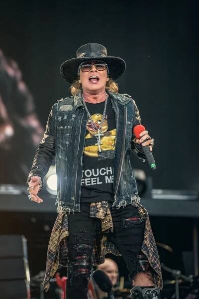 LIVE: AC/DC - Hells bells Axl jel! | Spark Rock Magazine