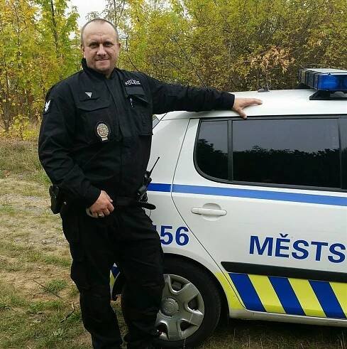 Medaile je fajn, ale byly s ním problémy, řekl šéf MP na adresu strážníka, jenž dal facku dívce
