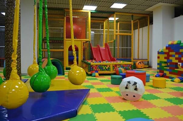 Indoor playground the cartoon - Avira Kids