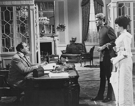Báječní muži na létajících strojích - Z filmu - Robert Morley, James Fox, Sarah Miles