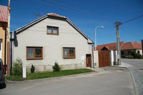 Soubor:House no. 83 in Rokytnice nad Rokytnou, Třebíč District.JPG