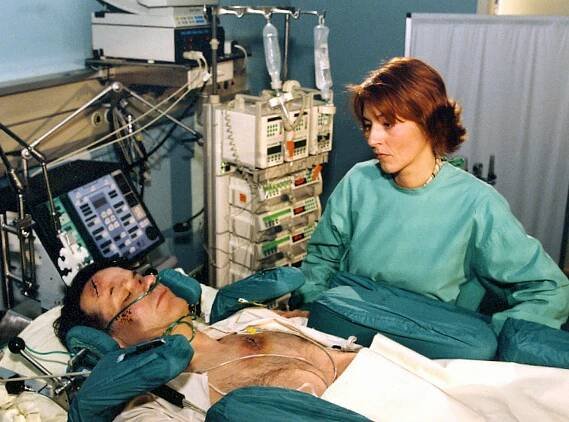 In aller Freundschaft - In schwerer Stunde (S06E23) (2003)