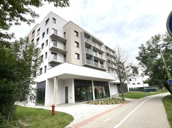 Pronájem bytu 1+kk v novostavbě bytového domu nábřeží Závodu míru, Pardubice - Reality Kolenovic