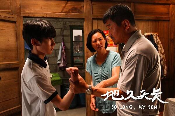 Roy Wang, Mei Yong, Jingchun Wang - Sbohem, synu - Fotosky