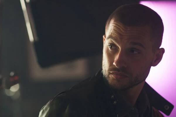 Dark Blue - Urban Garden - Z filmu - Logan Marshall-Green