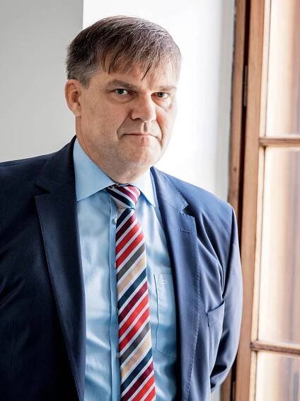 ”Telefonní číslo Angely Merkelové jsem už vymazal,” říká Rudolf Jindrák, šéf zahraničního odboru prezidenta republiky