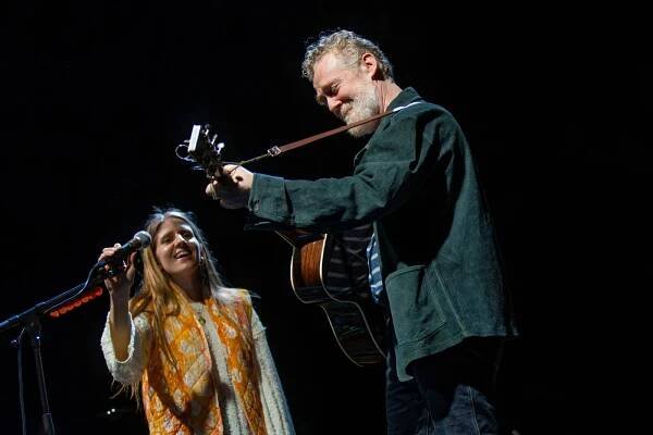 The Swell Season ve Foru Karlín: Emotivní návrat Markéty Irglové a Glena Hansarda byl plný nostalgie
