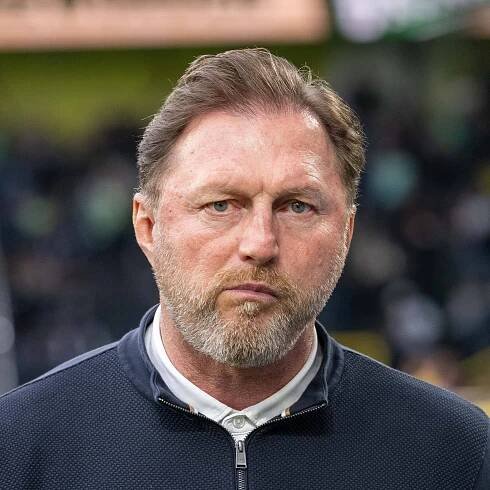 Wolfsburg Trainer Ralph Hasenhüttl während einem Spiel.