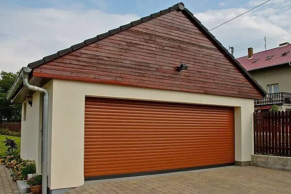 Garážová vrata – Venkovní a vnitřní stínění