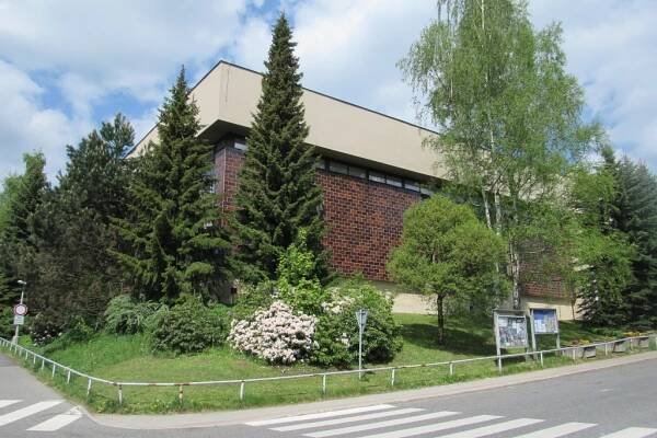 Exteriér - Oficiální stránky ZŠ Tanvald sportovní