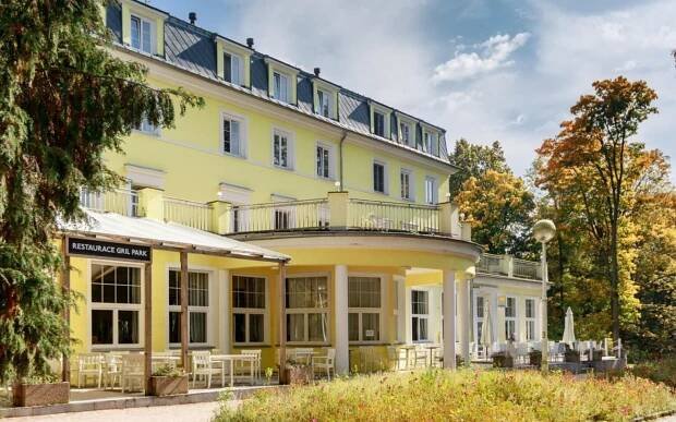 Konstantinovy Lázně: Hotel Jirásek *** s bazénem, solnou jeskyní, procedurami a polopenzí + kulturní akce