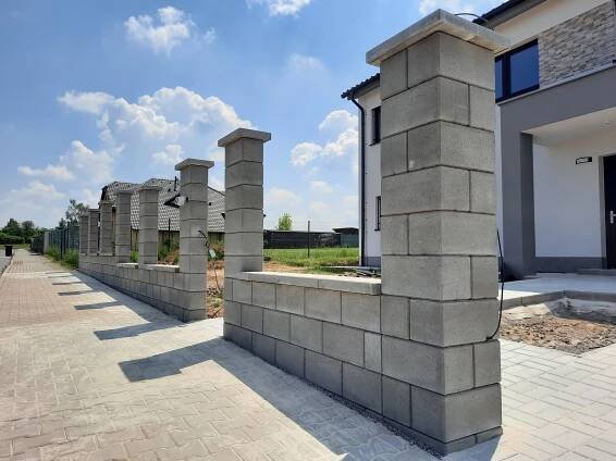 Oplocení , betonové ploty a opěrné zdi Kladno -