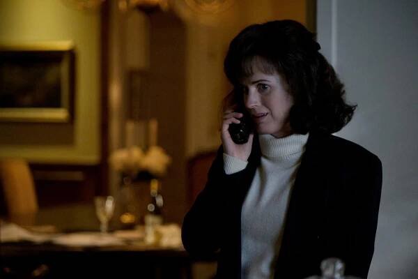 impeachment-american-crime-story-not-to-be-believed-episode-3-elizabeth-reaser-as-kathleen-willey-c4f1c84d9fa15d3b802ded7b4d9d4742.jpeg