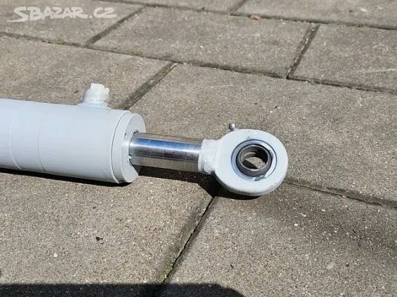 Hydraulický válec 50/28 zdvih 700mm - NOVÝ