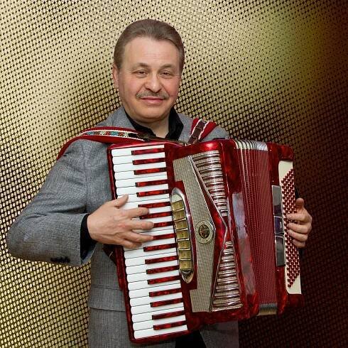 Accordionist, Val S