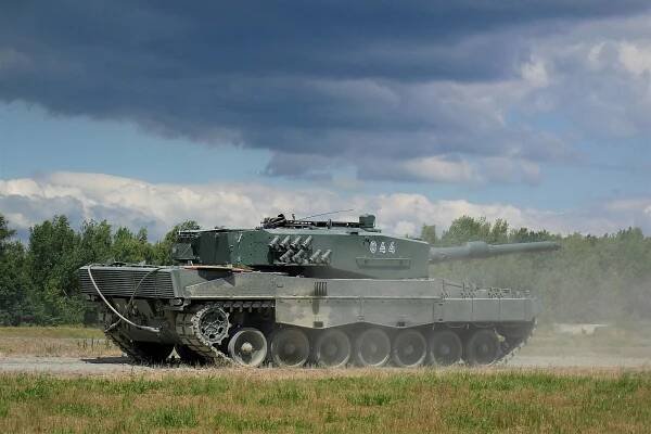 Vláda je pro nákup 14 tanků Leopard 2A4. Cena zakázky bude 3,98 miliardy