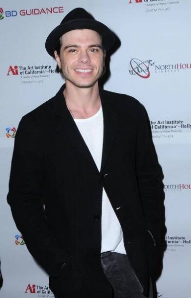 Who Is Matthew Lawrence Dating?