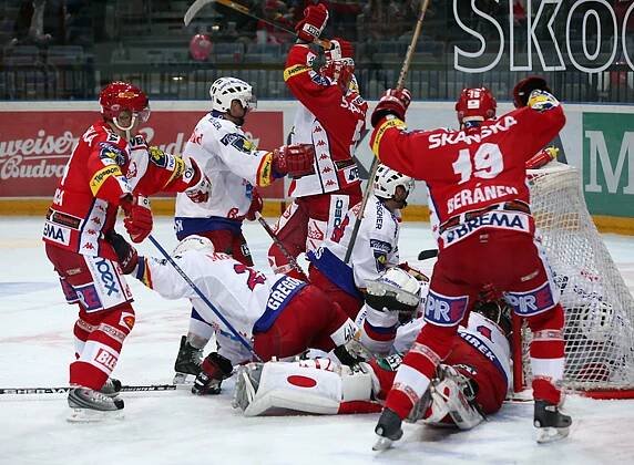 HC Slavia Praha - HC Mountfield 4:3 po sn. - Hokejisté Slavie přehráli Budějovice až po nájezdech (8/9)